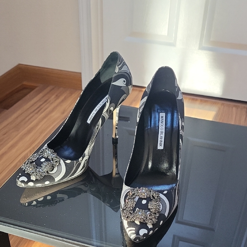 Manolo Blahnik Black and White Swirl Crystal-Buckle Pumps At Original Box - Picture 2 of 9